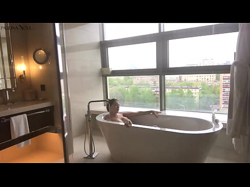 ❤️ Milžiniškas kūdikis aistringai masturbuoja savo putę vonios kambaryje Seks video prie lt.porn-mate.ru
